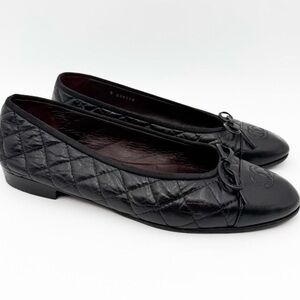 CHANEL Black Quilted Leather Ballet flats